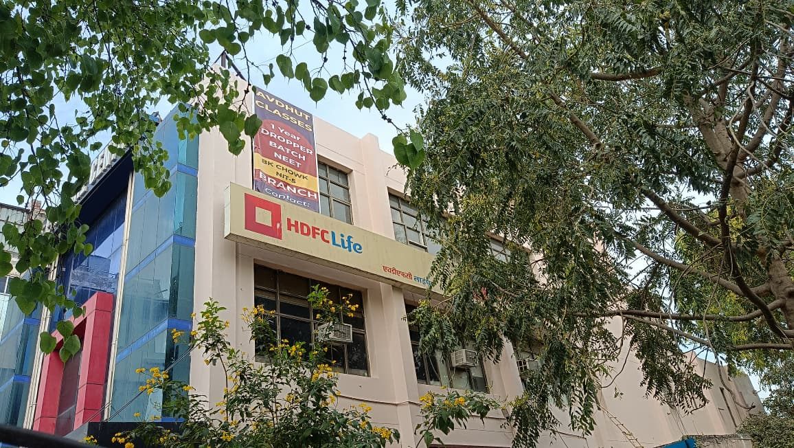 Avdhut Classes building at BK Chowk Faridabad – JEE NEET dropper batch