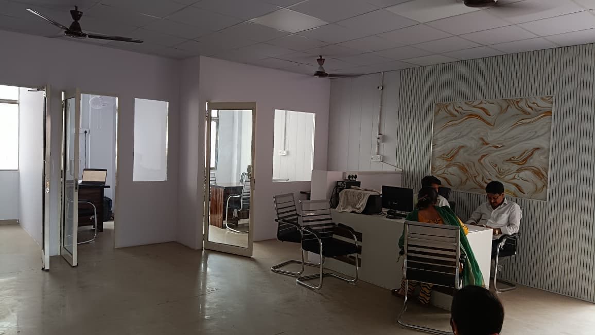 Avdhut Classes reception and admin area – Faridabad coaching institute